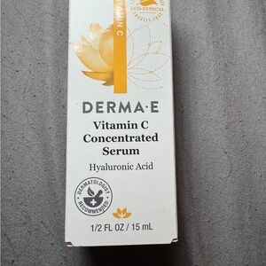 Vitamin C Serum - White and Orange